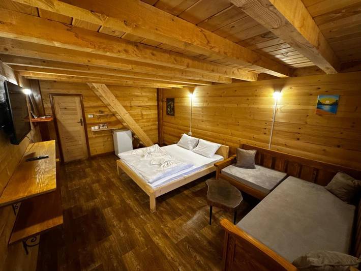 Bungalow für 3 Personen, mit Garten und Ausblick sowie Seeblick in Montenegro - 2