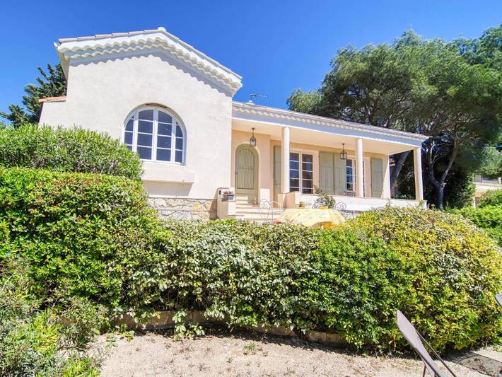 Location de vacances pour 6 personnes, avec Terrasse et Jardin dans Plage Doree Sanary Sur Mer