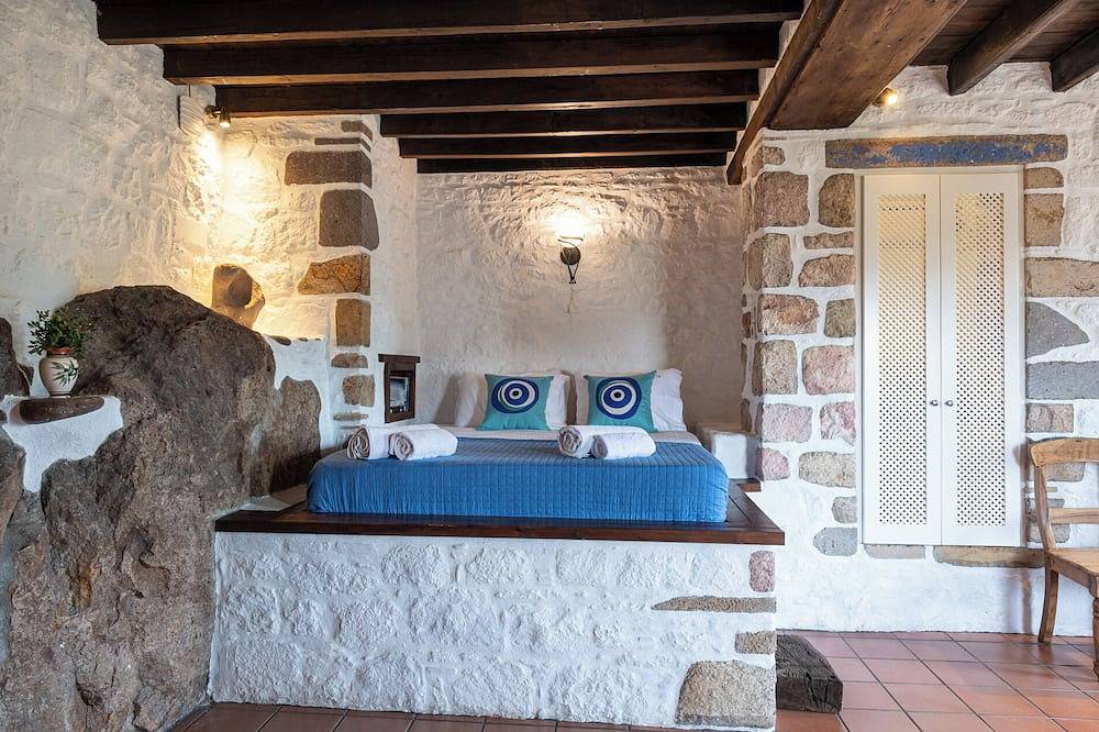 Entire apartment, Villa Margarita Studio in Skala (Patmos), Dodecanese