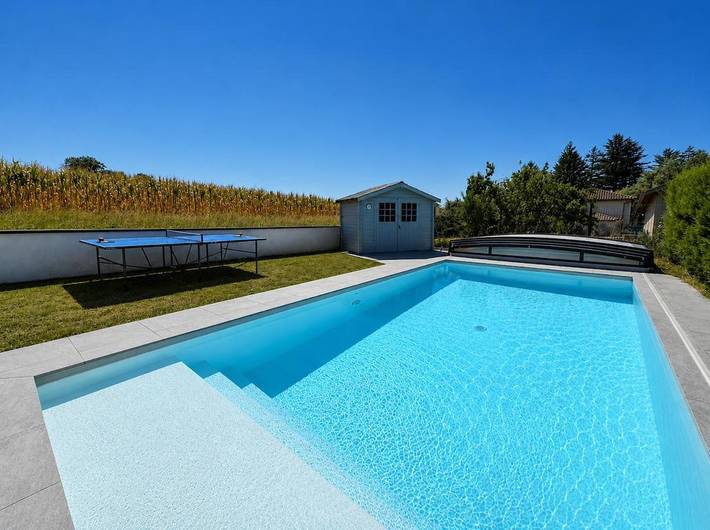 Villa pour 14 personnes, avec Balcon et Terrasse ainsi que Jardin et Piscine dans Villieu-Loyes-Mollon