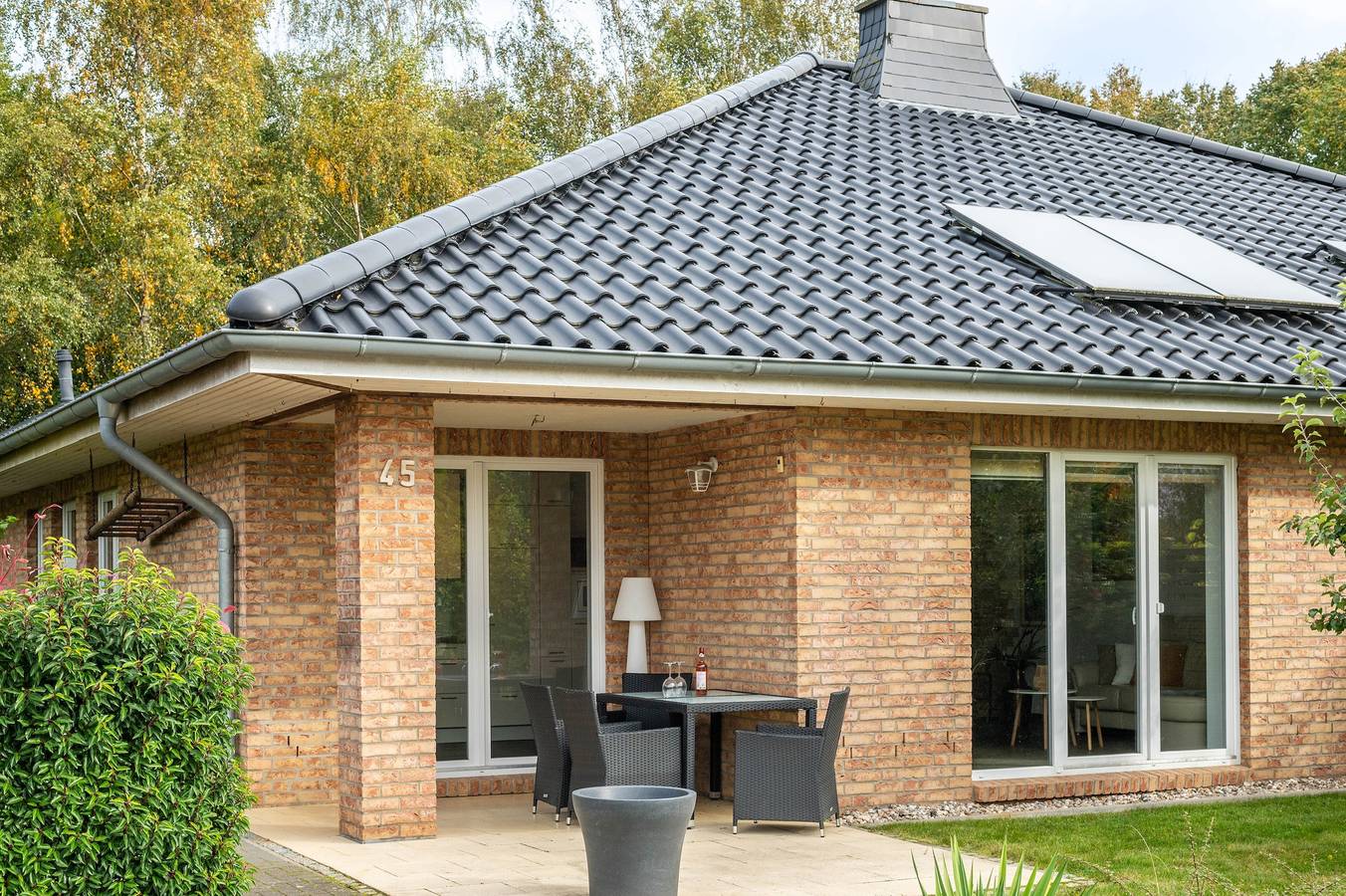 Ferienhaus 'Großes Im Grünen -' mit Privater Terrasse, Privatem Garten und Wlan in Dummerstorf, Rostock und Umgebung