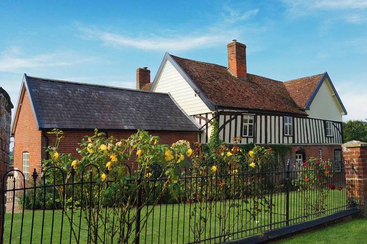 Cottage for 12 people, with garden and hot tub in Suffolk