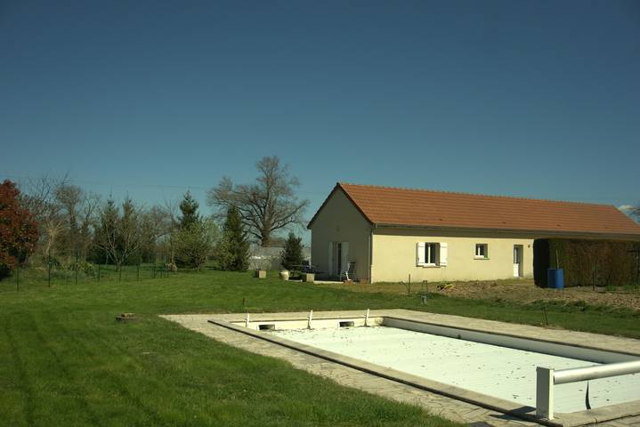 Ferienhaus „Aiguille et Lotus“ mit gemeinschaftlichem Pool und Terrasse in Vitry-en-Charollais, Charolles und Umgebung