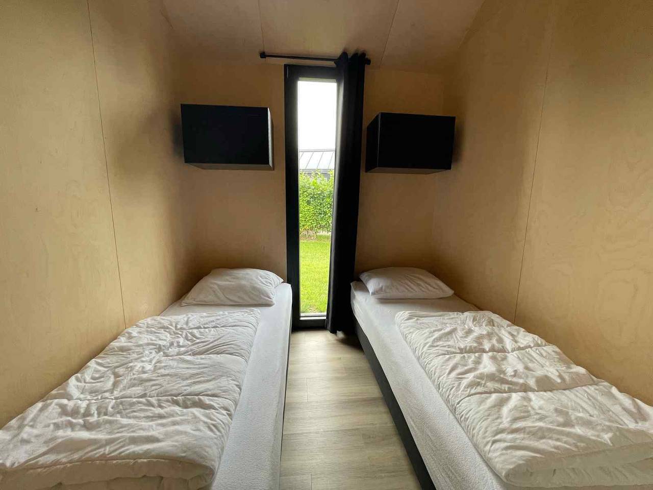 Modern 4-person tiny house at Eigen Wijze holiday park in Bant, IJsselmeer