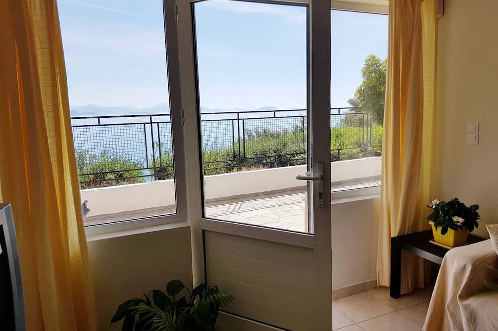 Ganze Wohnung, Sunrise 5 Apartment - Beautifully Located Air Conditioned 3 Bedroom Above Beach in Xiropigado, Kynouria