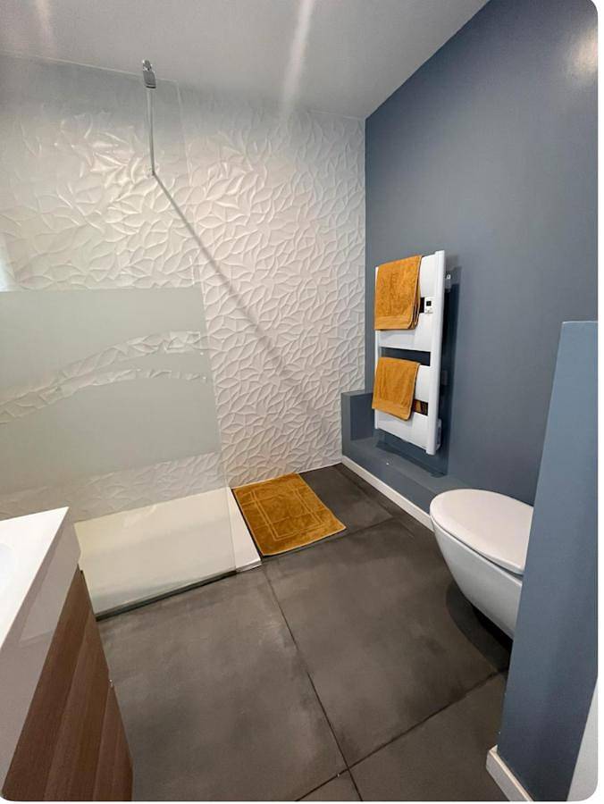 Gîte pour 2 personnes, avec jardin ainsi que terrasse et vue dans Petit Port - 4