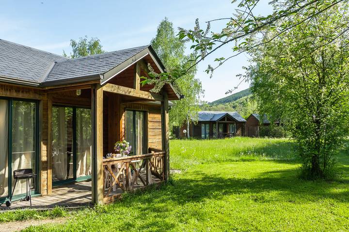 Gîte pour 6 personnes, avec piscine ainsi que jacuzzi et terrasse