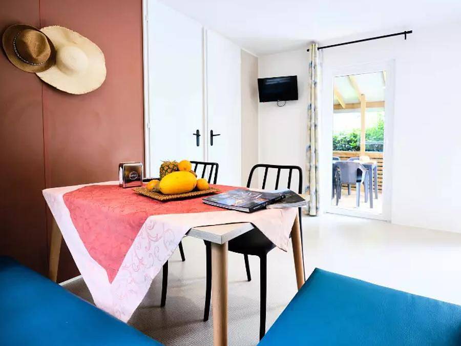 Camping La Vallée Heureuse Pausado - Mobilhome 4 personnes - Premium Large 3 Pièces 4 Personnes Climatisé + Tv in Orgone, Région d'Arles