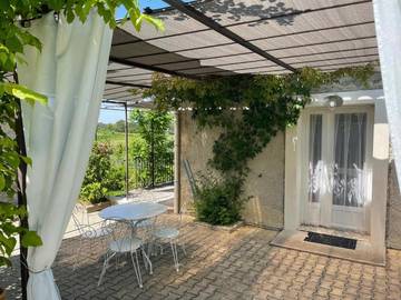 Gîte pour 2 personnes, avec jardin et vue à Pernes-les-Fontaines