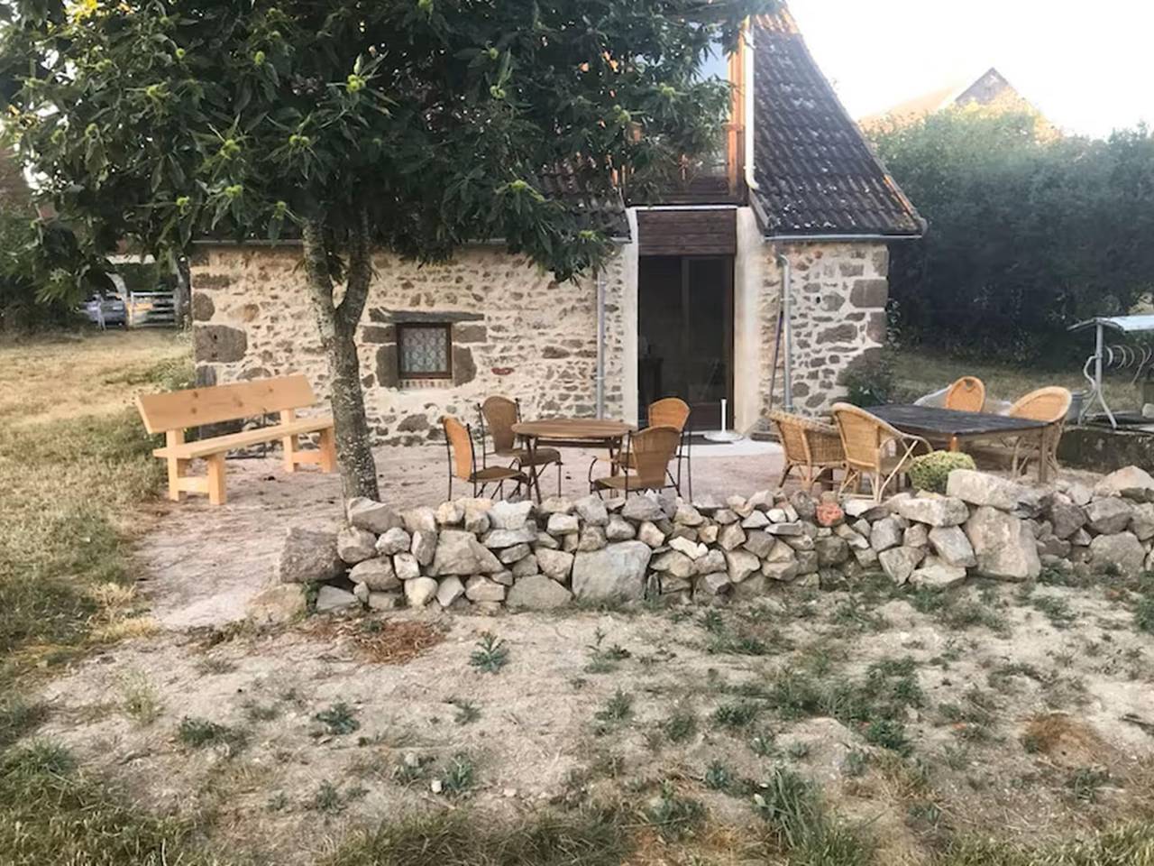 Charmante Gîte in der Nähe des Badesees in Lapeyrouse, Riom und Umgebung