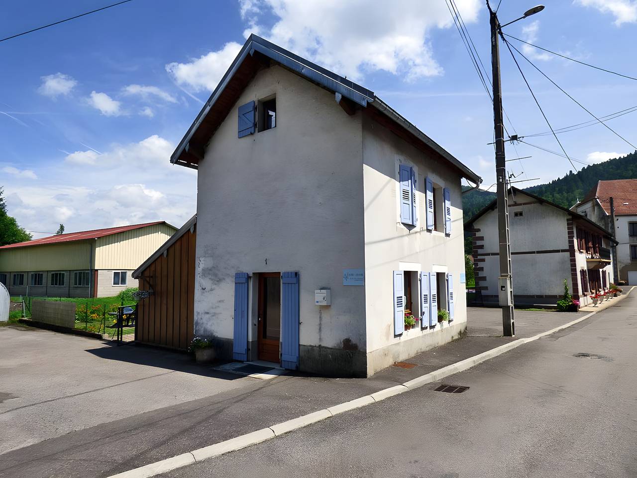 Casa de Vacaciones 'Charmante Maison Les Volets Bleus' con Jardín Privado y Wi-Fi in Mélisey, Alto Saona