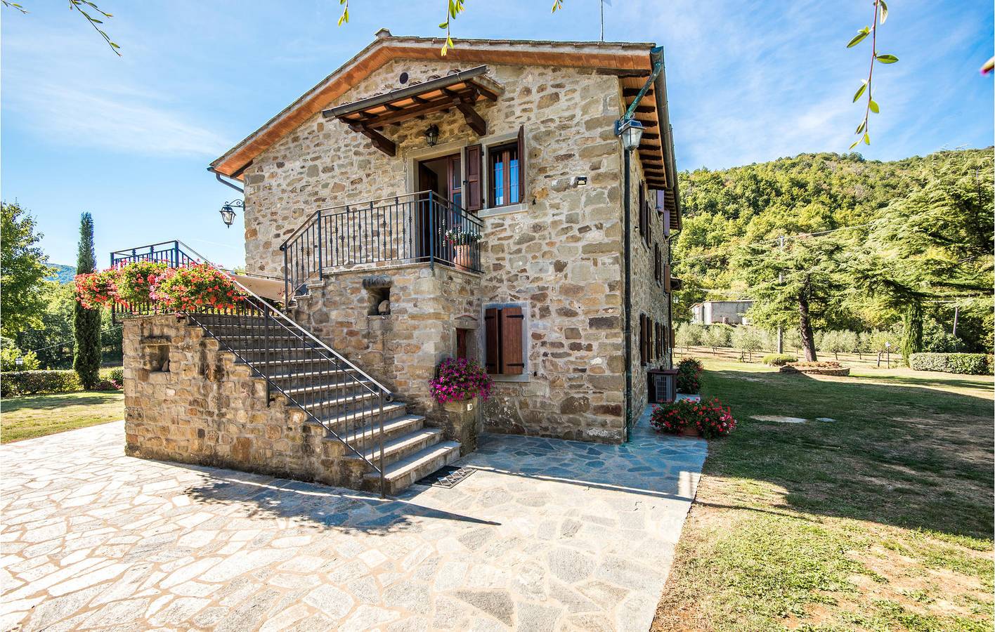 Ganze Ferienwohnung, Riverside Retreat mit Pool und Parkplatz in Cortona, Arezzo Provinz