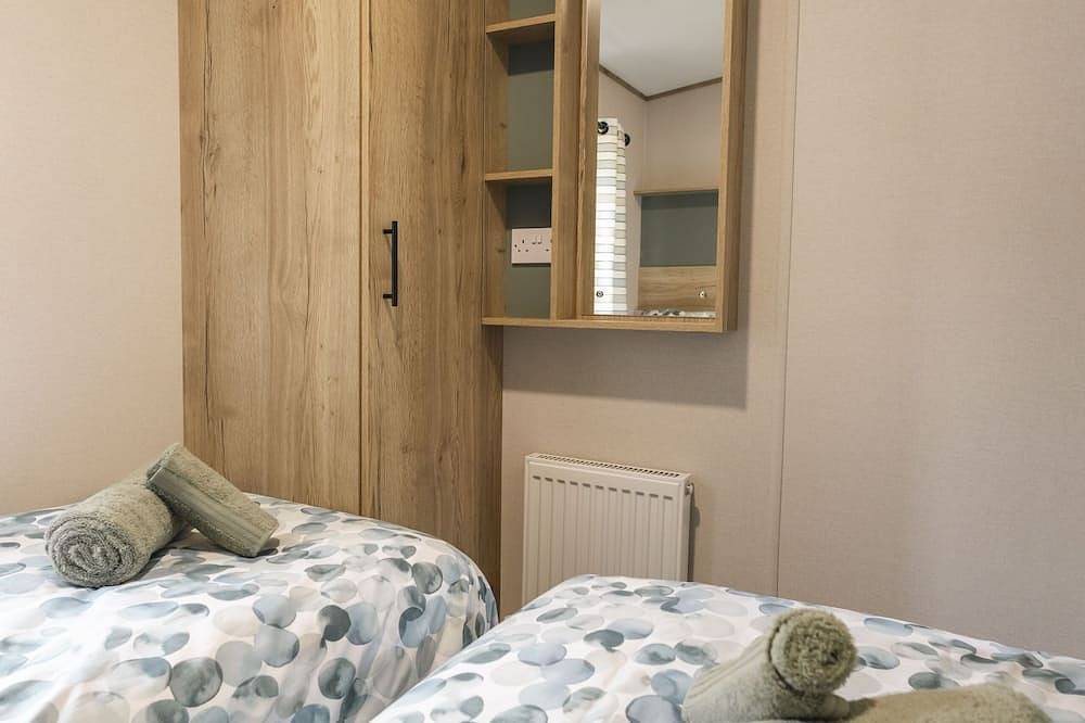 Curlew is a brand new property situated on the boutique Sandhills Holiday Park in Mudeford in Mudeford, Christchurch