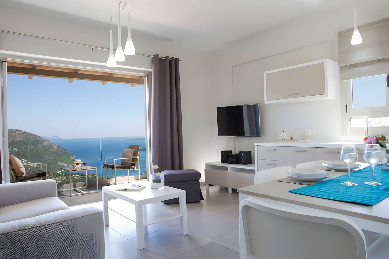 Romantic villa gialos over mikros gialos in Griechenland