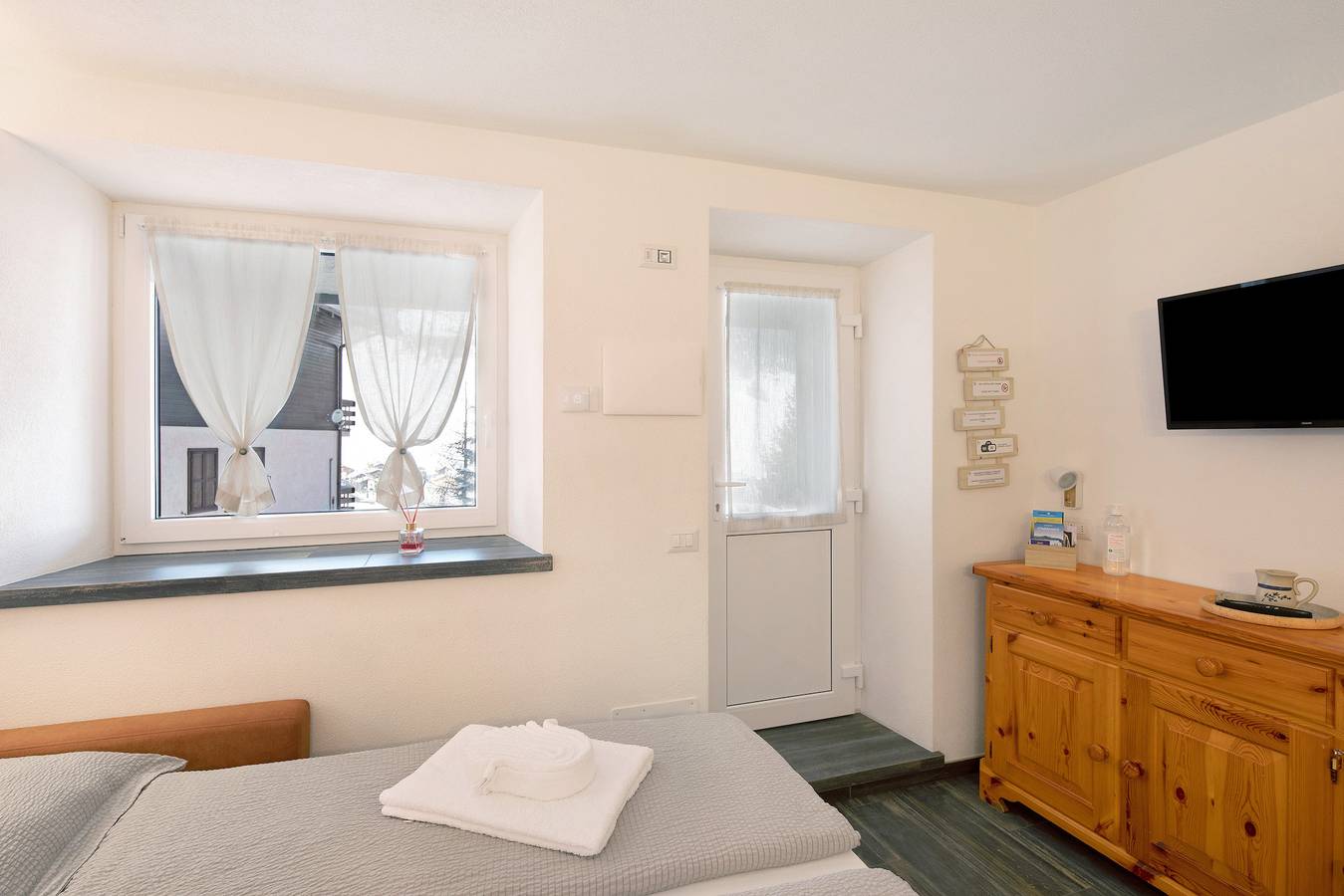 Ganze Wohnung, Ferienwohnung "Dragorosa" mit Bergblick, Gemeinschaftsterrasse & Wlan in Teola, Livigno