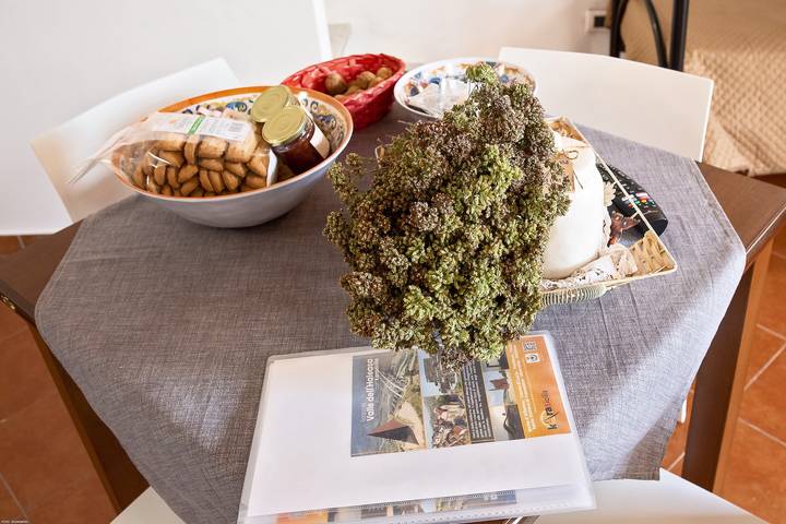 Entire apartment, Holiday Home "Paese Albergo - Athena" with Sea View, Balcony and Wi-Fi in Motta d'Affermo, Monti Nebrodi