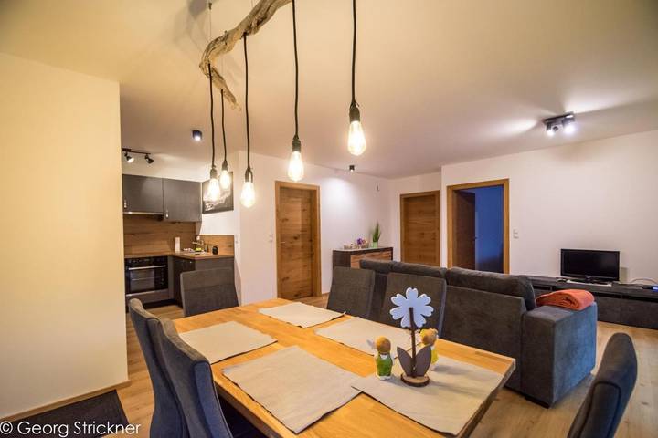 Ferienwohnung für 4 Personen, mit Terrasse und Garten sowie Ausblick in Trins