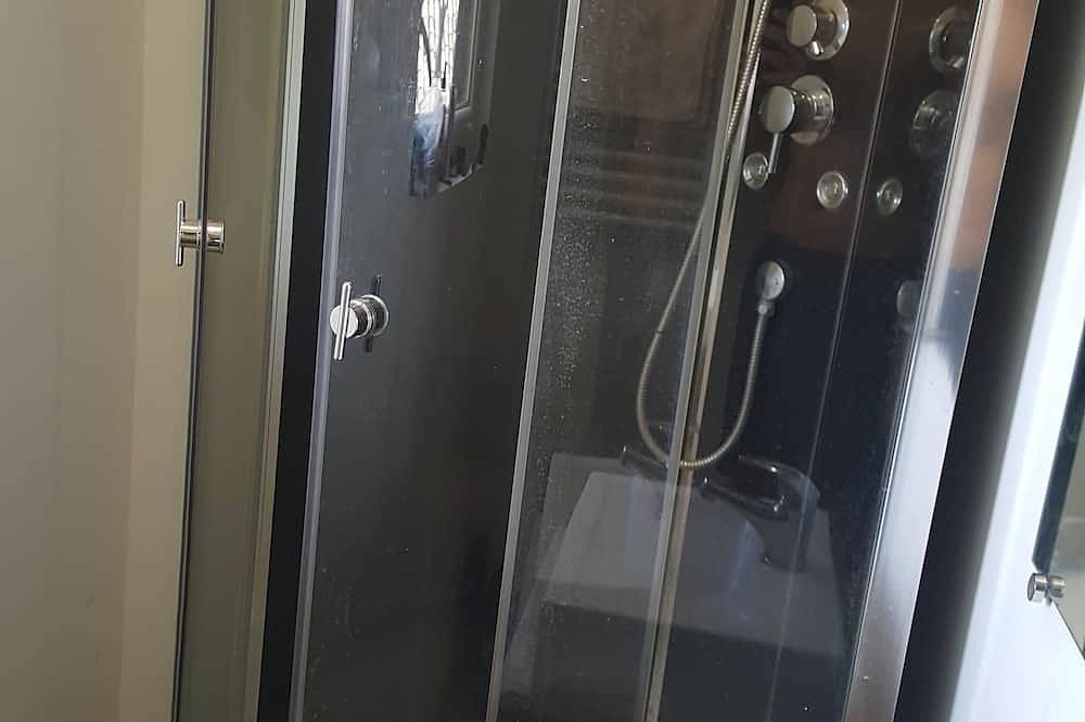 Lovely apartment with terrace in Saint-Quentin-la-Poterie, Nimes region