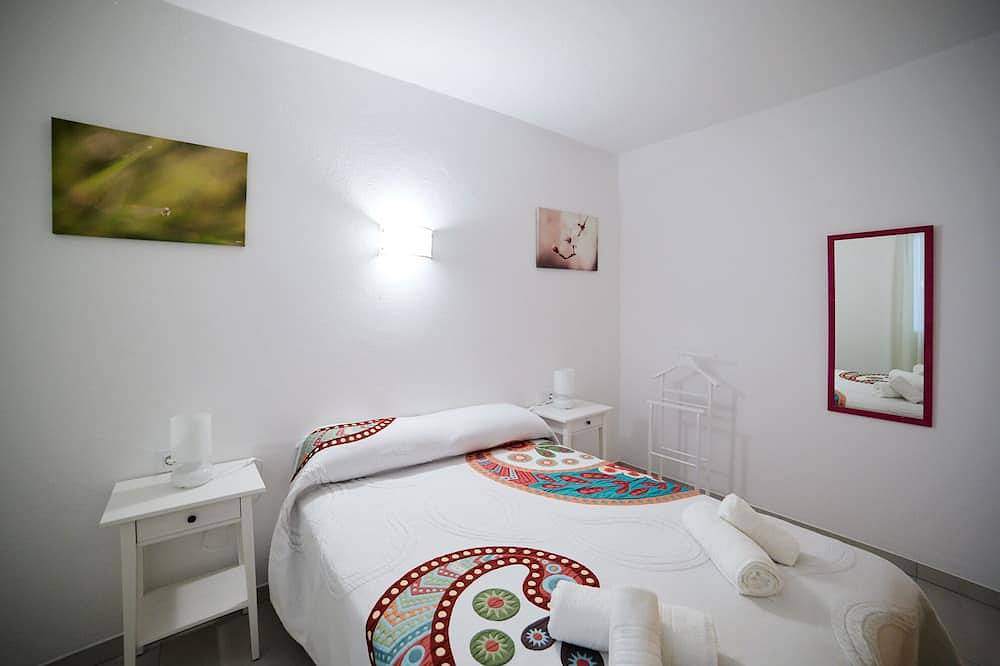 Entire apartment, Very cozy apartment, near the sea, in a very quiet area Menorca. in Cala Blanca, Ciutadella