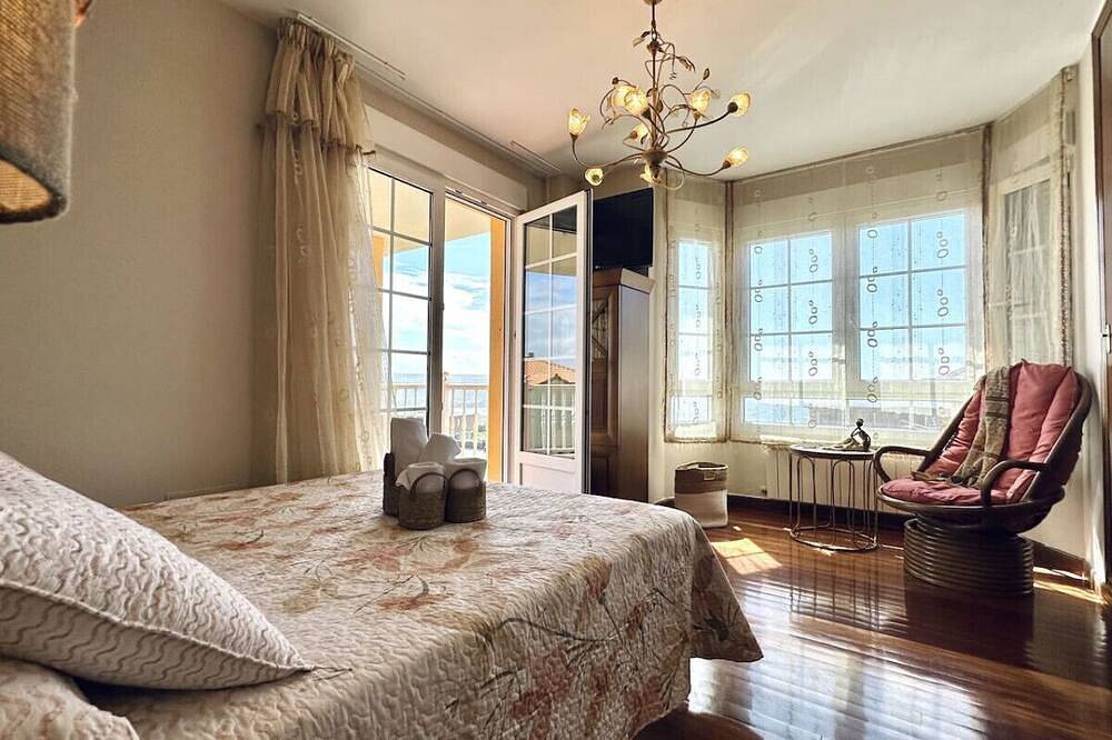 Chalet con jardin independiente y vistas al mar - in Bareyo, Cantabrian Coast