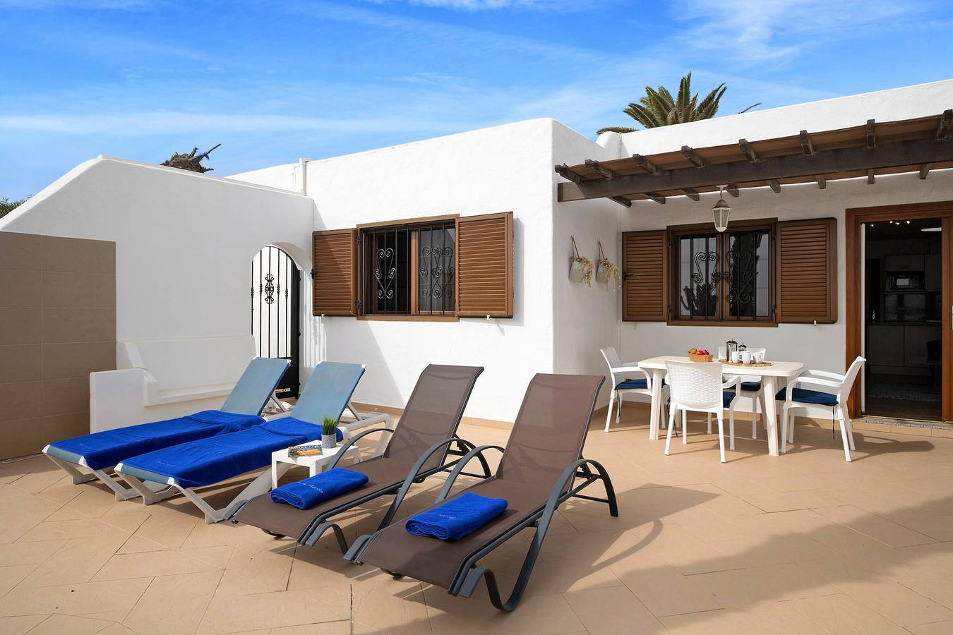 Ganze Wohnung, Ferienwohnung 'Puerto Chico H' mit Gemeinschaftspool, privater Terrasse und Wlan in Playa Blanca, Yaiza