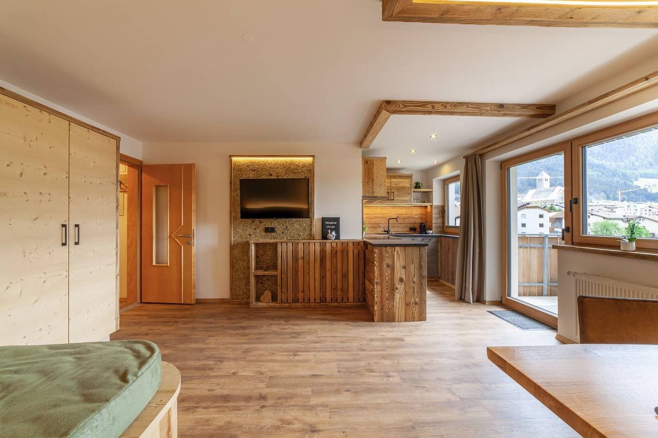 Ganze Wohnung, Ferienwohnung 'Mühlanderhof Apt Endkopf' mit Seeblick, Gemeinschaftsterrasse und Wlan in Reschensee, Graun