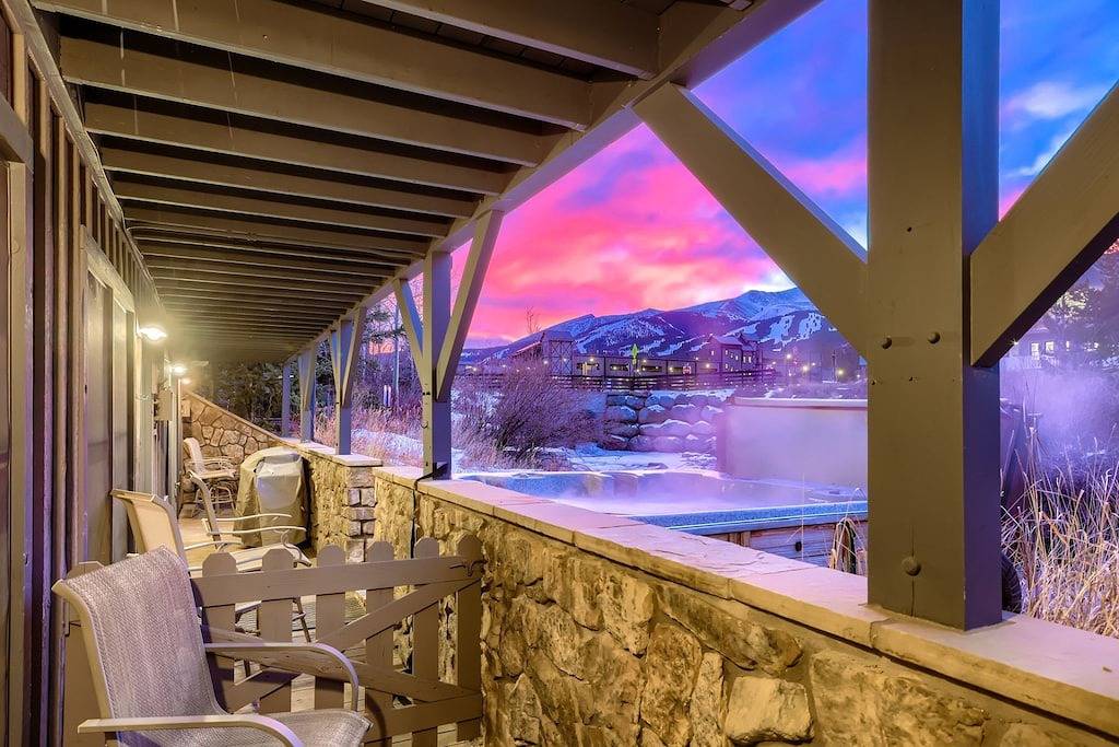 The River House Lodge: On Main Street, Pet-Friendly, Walk to Gondola, Shuttle in Arapaho and Roosevelt National Forests