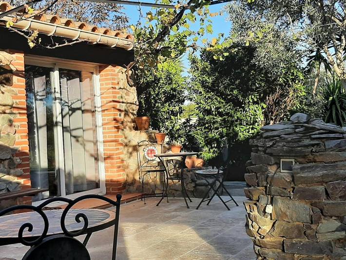 Location de vacances pour 2 personnes, avec piscine ainsi que vue et jardin à Montauriol - 4