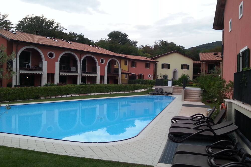 2 Etagenwohnung Mit Terrasse Und Pool (Wi-Fi & Klimaanlage) Enthalten) in Costermano, Gardasee-Berge