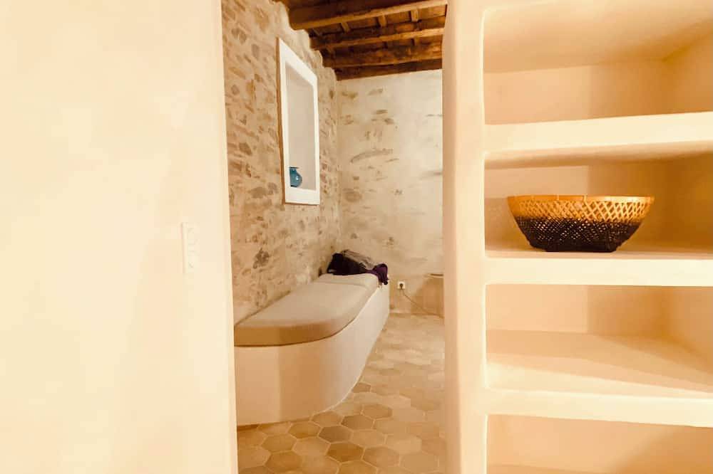Appartement entier, Charmant studio situé dans le quartier historique de la Citadelle de Bastia in Bastia, Cap Corse
