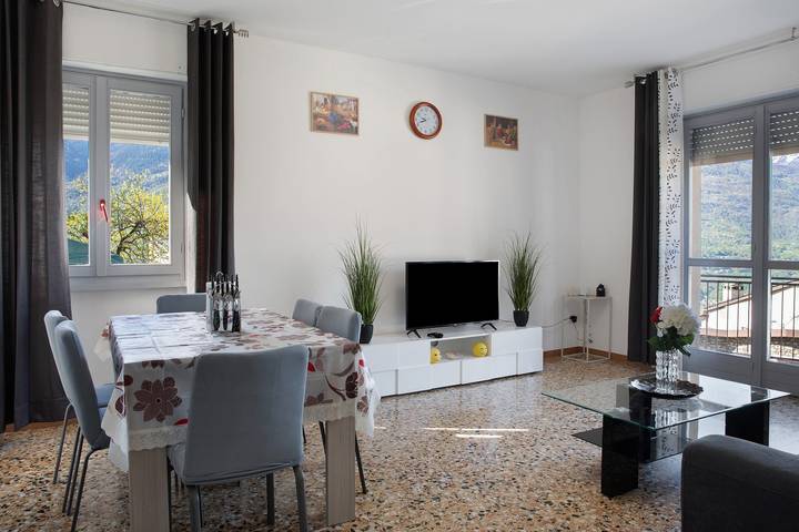 Entire apartment, Apartment 'Dilman' with Mountain View, Private Terrace and Wi-Fi in Poggiridenti Alto, Poggiridenti