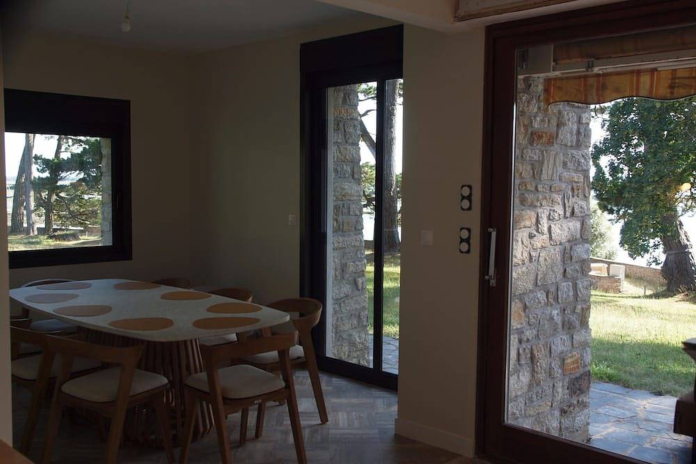 4-Bedroom House - Gulf of Morbihan, 10 minutes from Vannes, right on the water in Séné, Côte des Mégalithes
