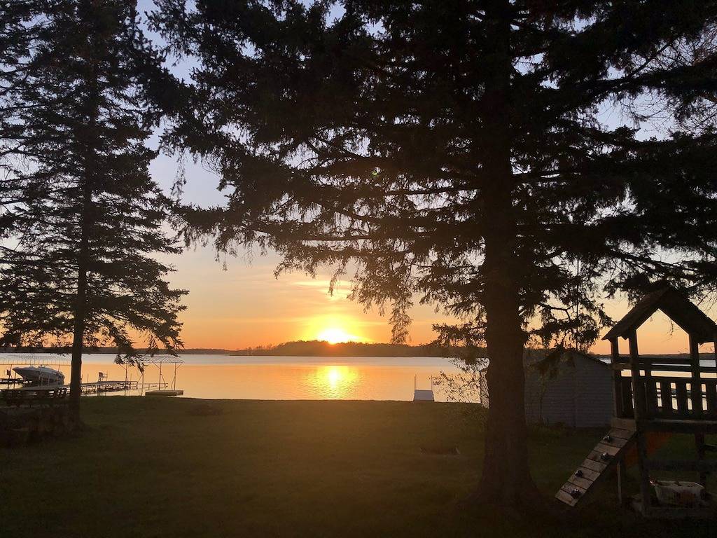 Herrliche Sonnenuntergänge und ein Zuckersandstrand im Herzen des Seenlandes erwarten Sie! in Becker County