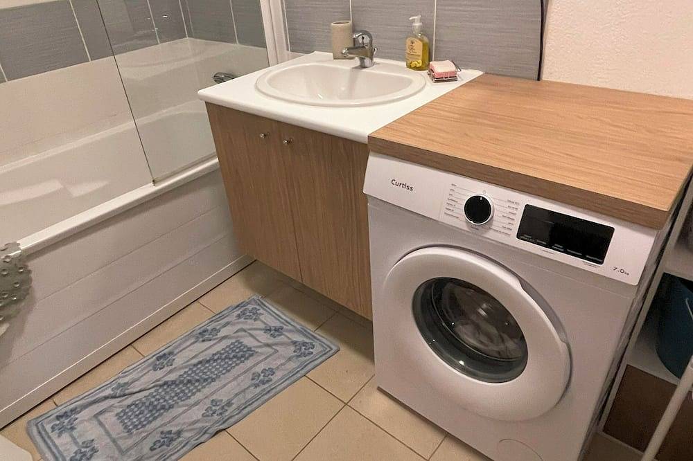 Appartement entier, Appartement en Corse, bord de mer, piscine, 45 minutes au sud de de Bastia in Poggio-Mezzana, Arrondissement de Corte