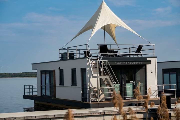 Hausboot für 4 Personen, mit Terrasse und Seeblick in der Lausitz
