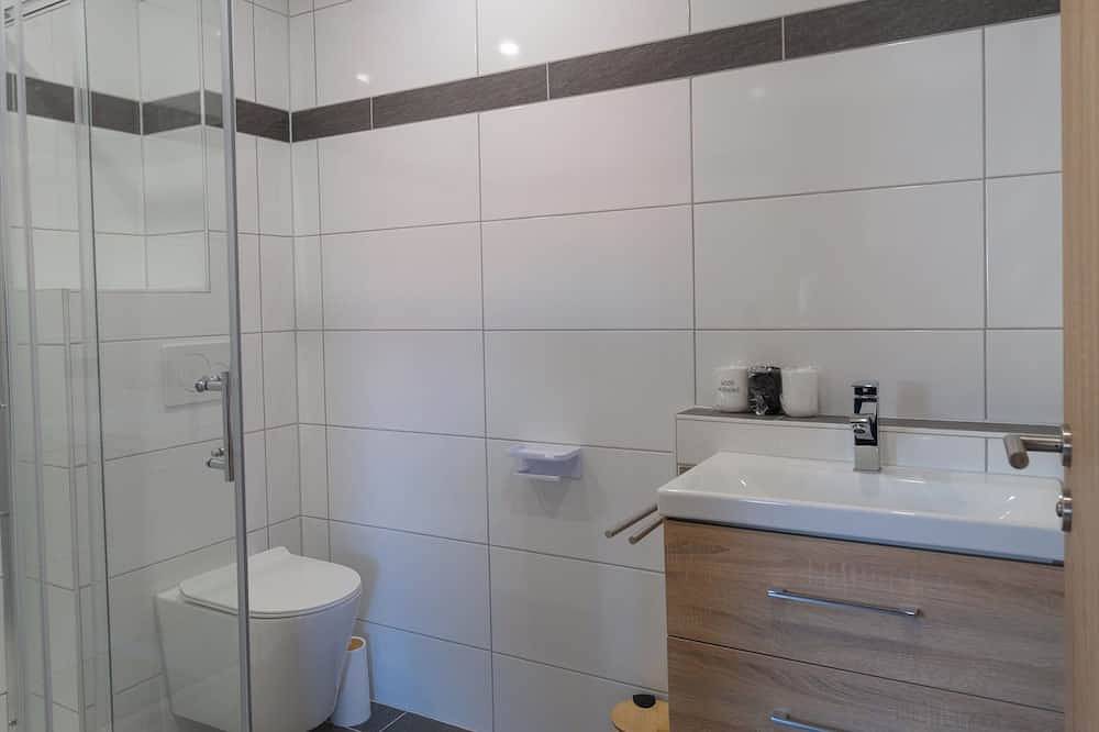 Ganze Wohnung, Neue Ferienwohnung in Herzen Dettingen`s mit Balkon in Dettingen an der Erms, Neckar-Alb
