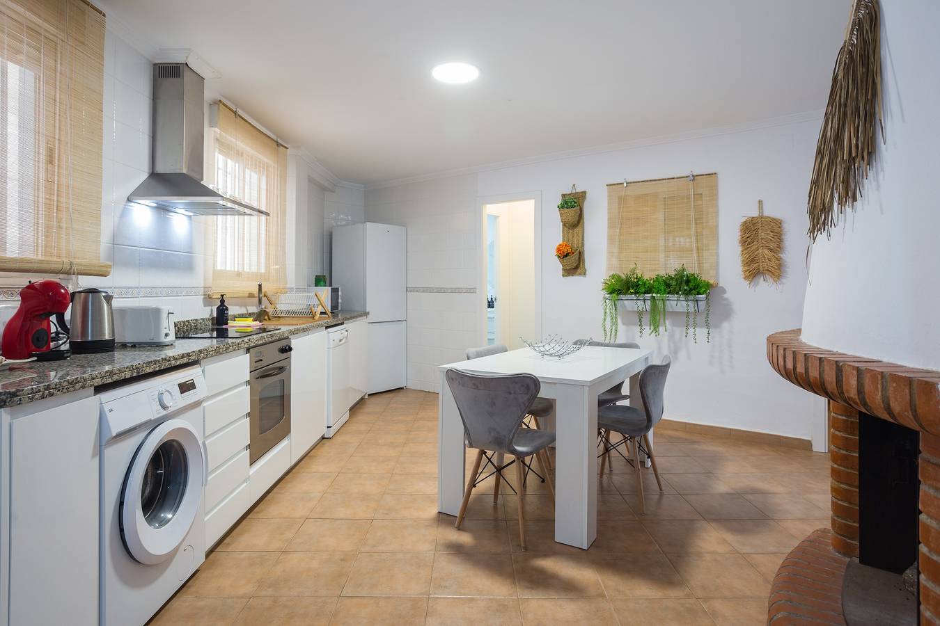 Casa Vacacional 'Villa Miramar Beach' con Vistas a la Montaña, Wi-Fi y Aire Acondicionado in Miramar, Costa de Valencia
