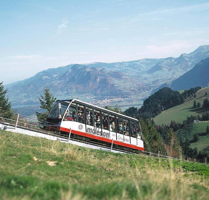 Gîte pour 6 personnes, avec vue et balcon à Gruyères - 3