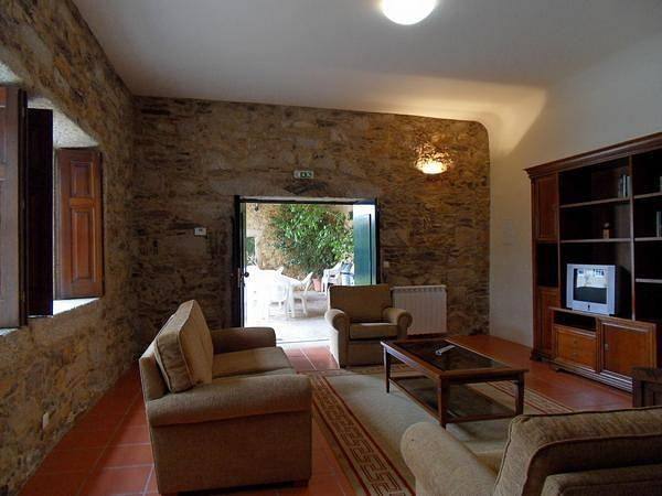 Finca für Gruppen für 20 Personen, mit Garten und Terrasse, mit Haustier in Portugal - 3