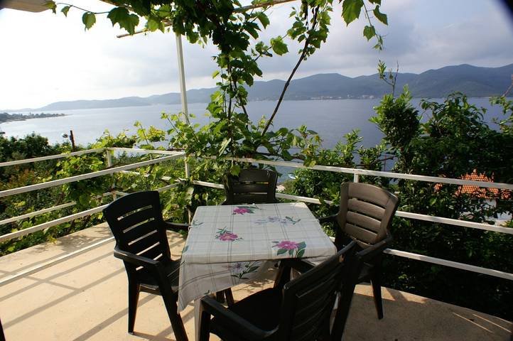Ferienwohnung für 4 Personen, mit Balkon/Terrasse und Pool, mit Haustier auf Peljesac