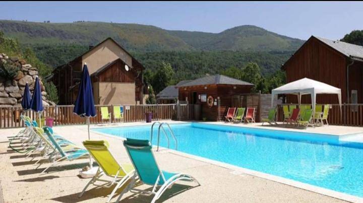 Gîte pour 4 personnes, avec Piscine dans Bains Du Couloubret - 4