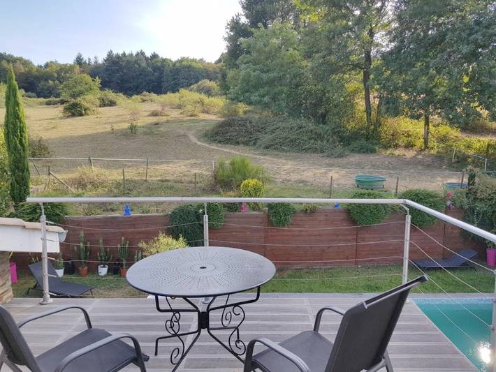 Gîte pour 2 personnes, avec piscine ainsi que jardin et vue, adapté aux familles à Civrieux-d'Azergues - 2