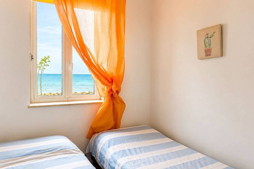 La Casa in Riva al Mare by Geco Vacation Rentals in Casuzze, Santa Croce Camerina