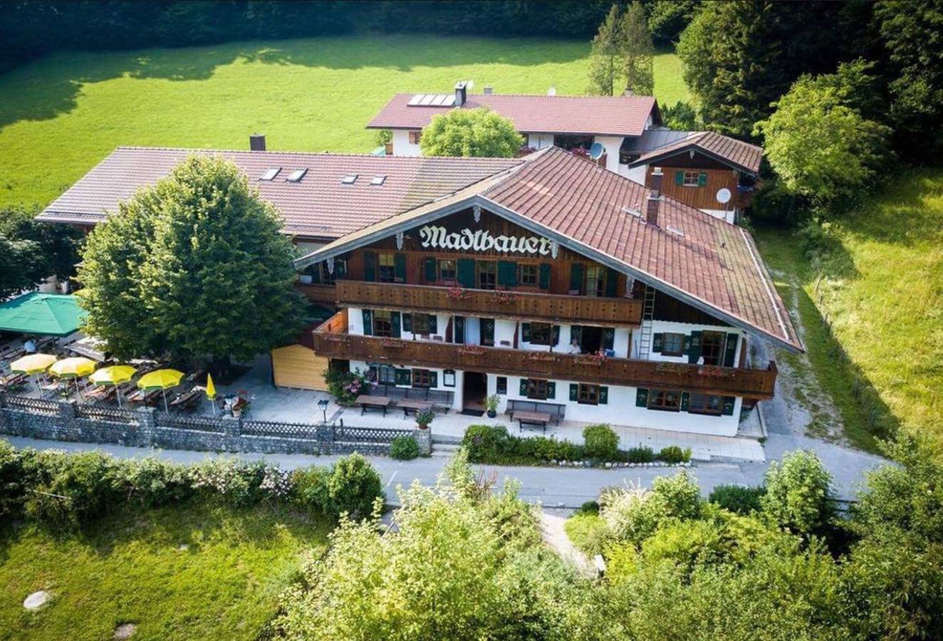 Alpengasthof Madlbauer - Doppelzimmer mit eigenem Wc/Bad über dem Gang in Thumsee, Bad Reichenhall