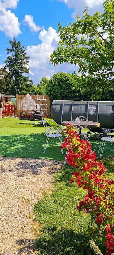 Location de vacances pour 2 personnes, avec piscine ainsi que terrasse et jardin à Nouan-le-Fuzelier - 4