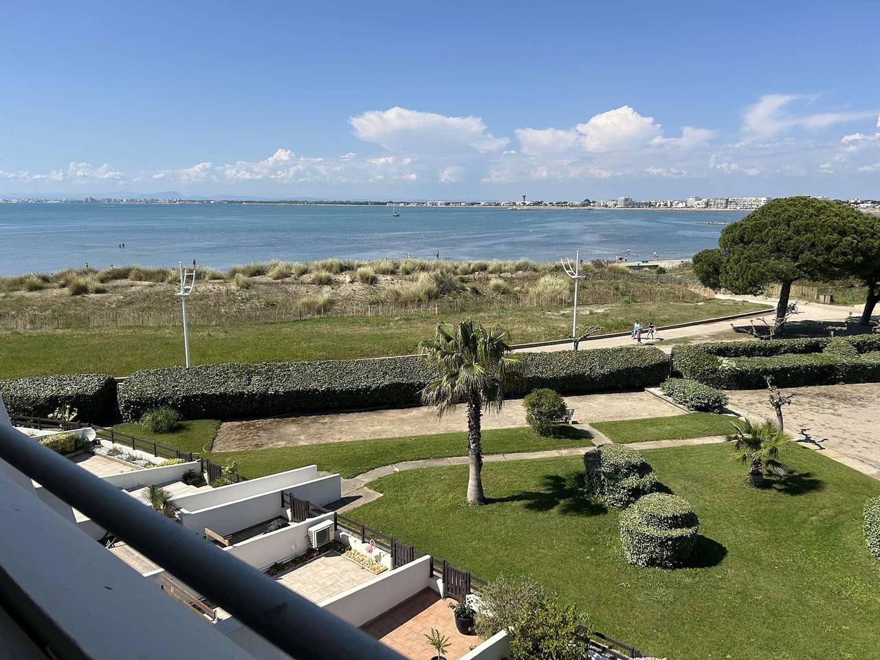 Entire apartment, Air-conditioned apartment with parking near the beach in Port Camargue, Le Grau-du-Roi