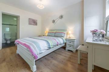 Log Cabin for 6 People in Wells-next-the-Sea, Norfolk, Photo 3
