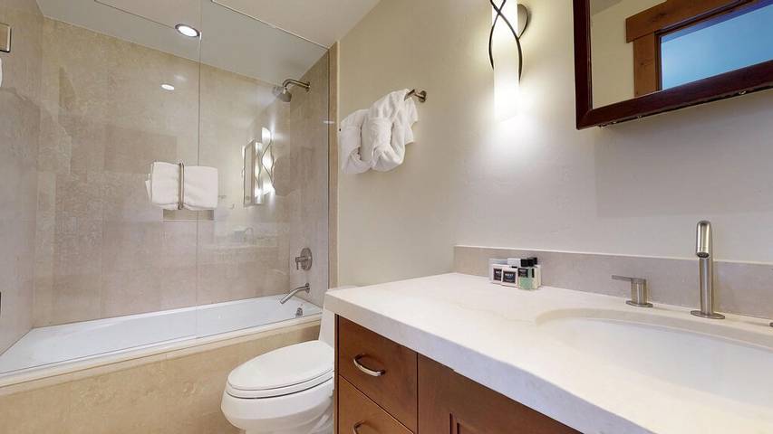 Vacation rental for 8 people, with balcony and hot tub in Vail