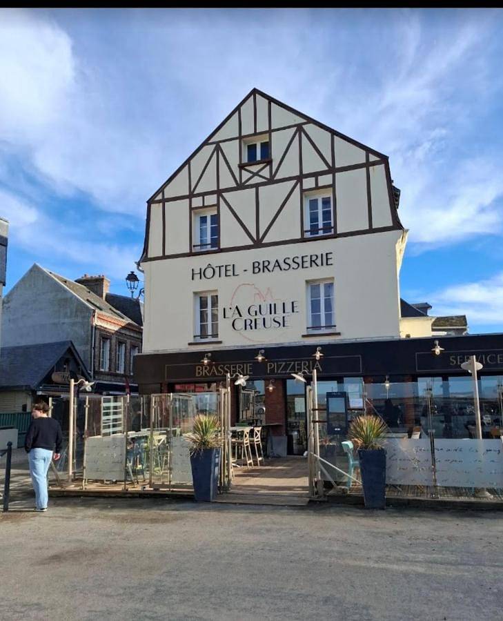L'Aiguille Creuse in Falaises d'Etretat, Étretat