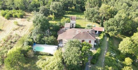 Gîte pour 8 personnes, avec piscine et jardin, animaux acceptés à Saint-Gauzens